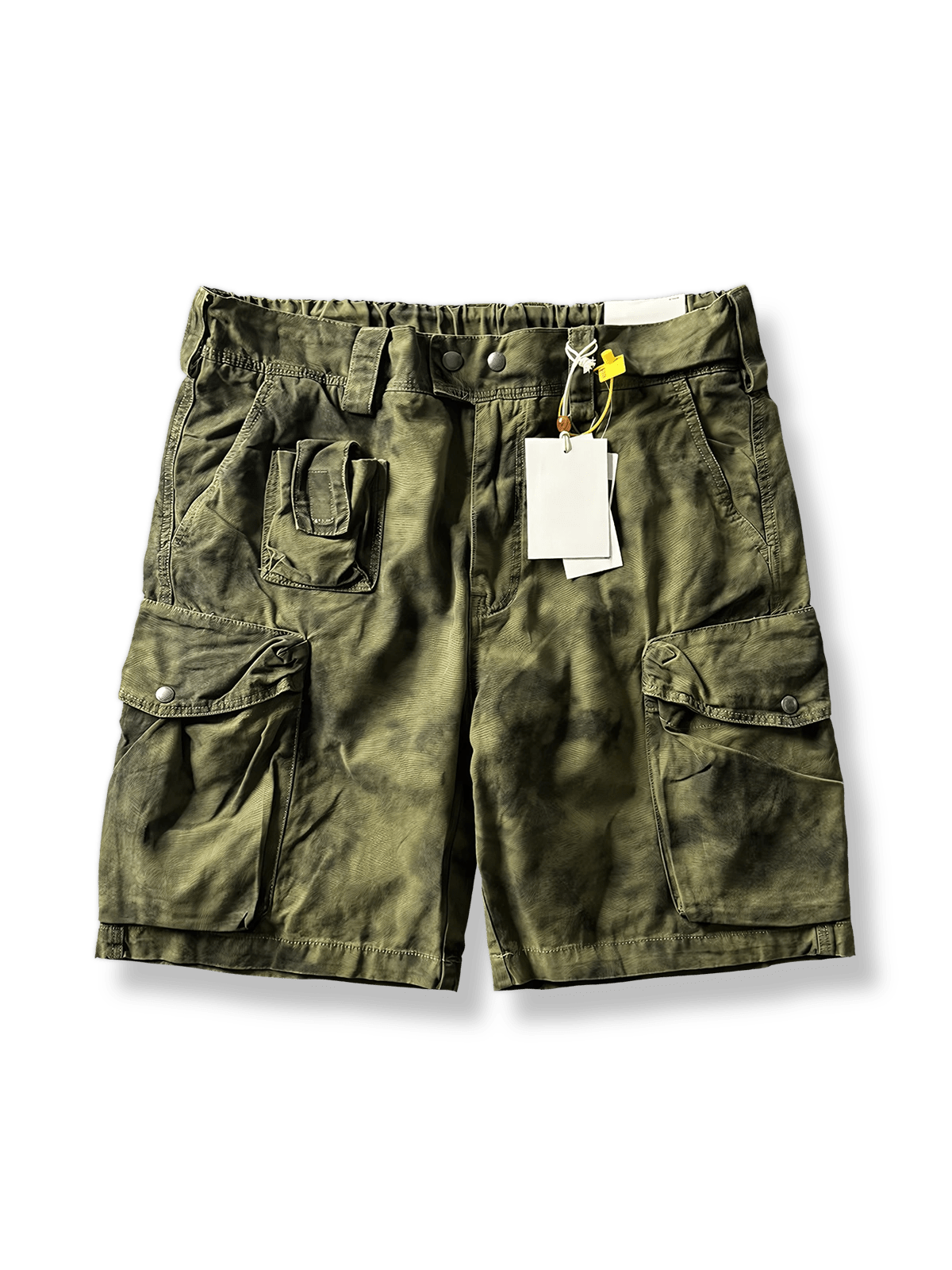 ウォッシュ加工とカモフラージュリーフ柄のカーゴショートパンツ