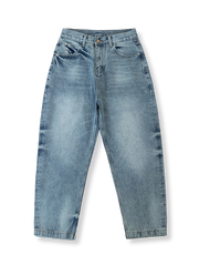 ウォッシュ加工が施されたリラックスフィットのストレートデニムパンツ