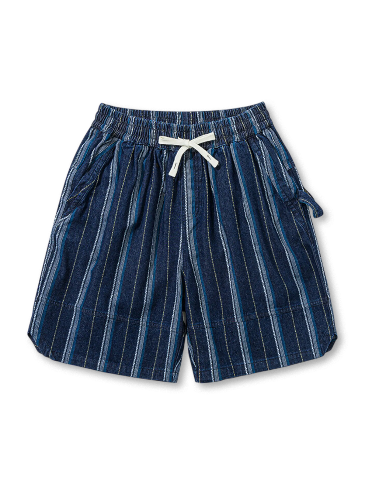 ヴィンテージ風ウォッシュ加工と機能的ポケットが特徴のストライプワイドショートパンツ