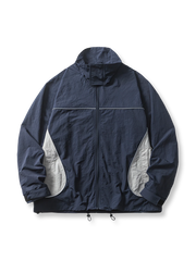 防水ナイロン＆反射材付きのスポーツジャケット。