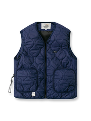 ウェーブキルティングが特徴の軽量中綿ベスト・秋冬の重ね着に最適