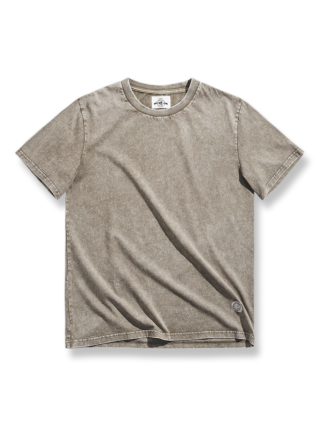 蝋染め加工による独特なカーキ色のTシャツ