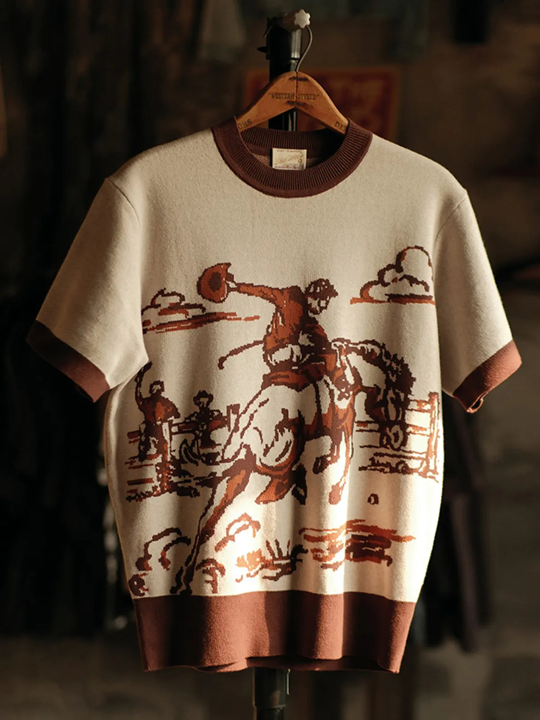 西部ライディングジャカードニットTシャツ全体像（レーヨングレー×コーヒーブラウン）