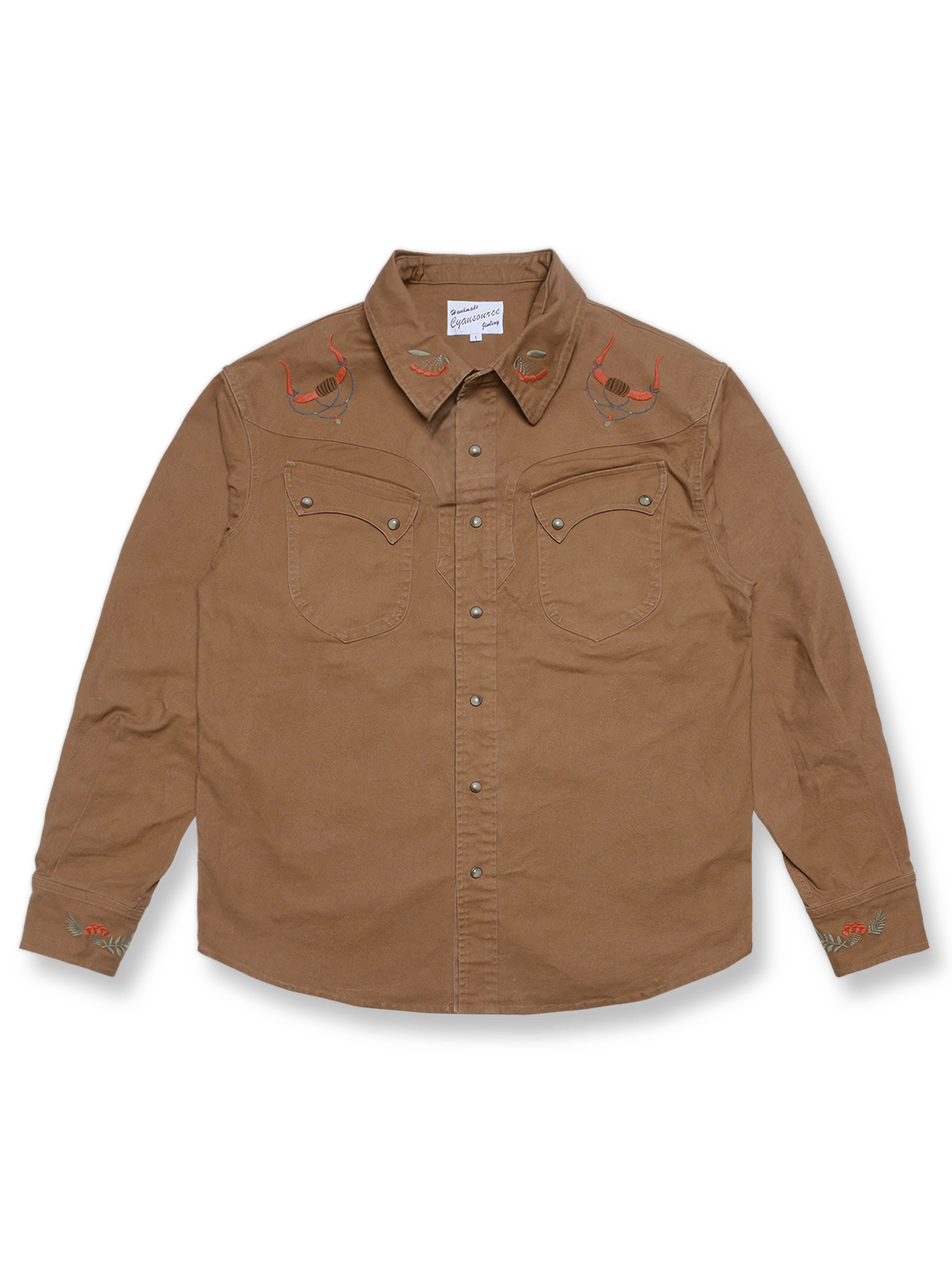 経年変化で「ハチの巣」模様が浮かぶツイルデニムにアーチカットと菊花ボタンを配したウエスタンシャツ。