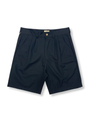 ワイドシルエットとテーラードデザインが融合した5分丈ショーツ