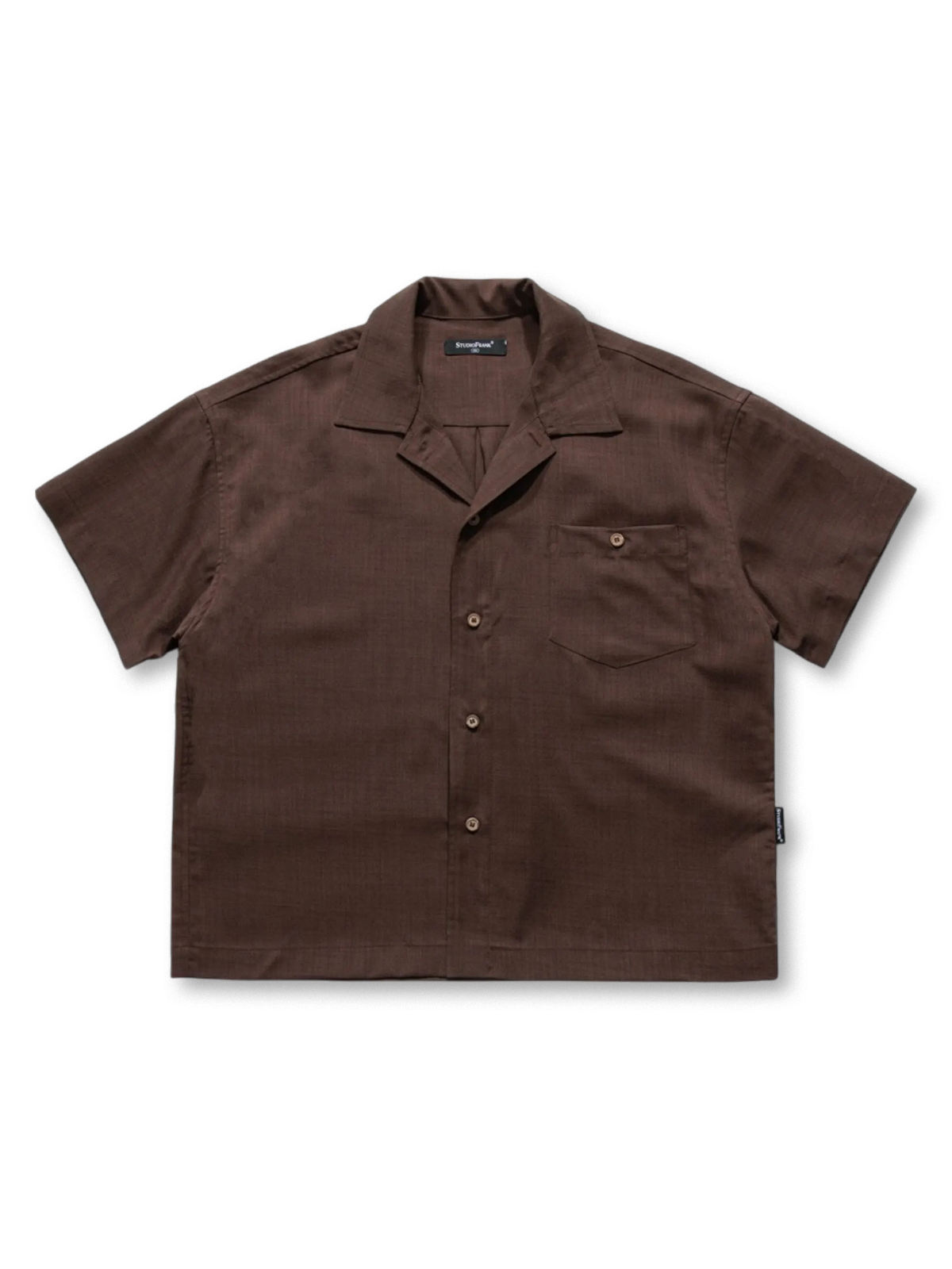 1950年代リゾート着想の軽快なポリエステル素材を使ったワイドレギュラーショートスリーブシャツ