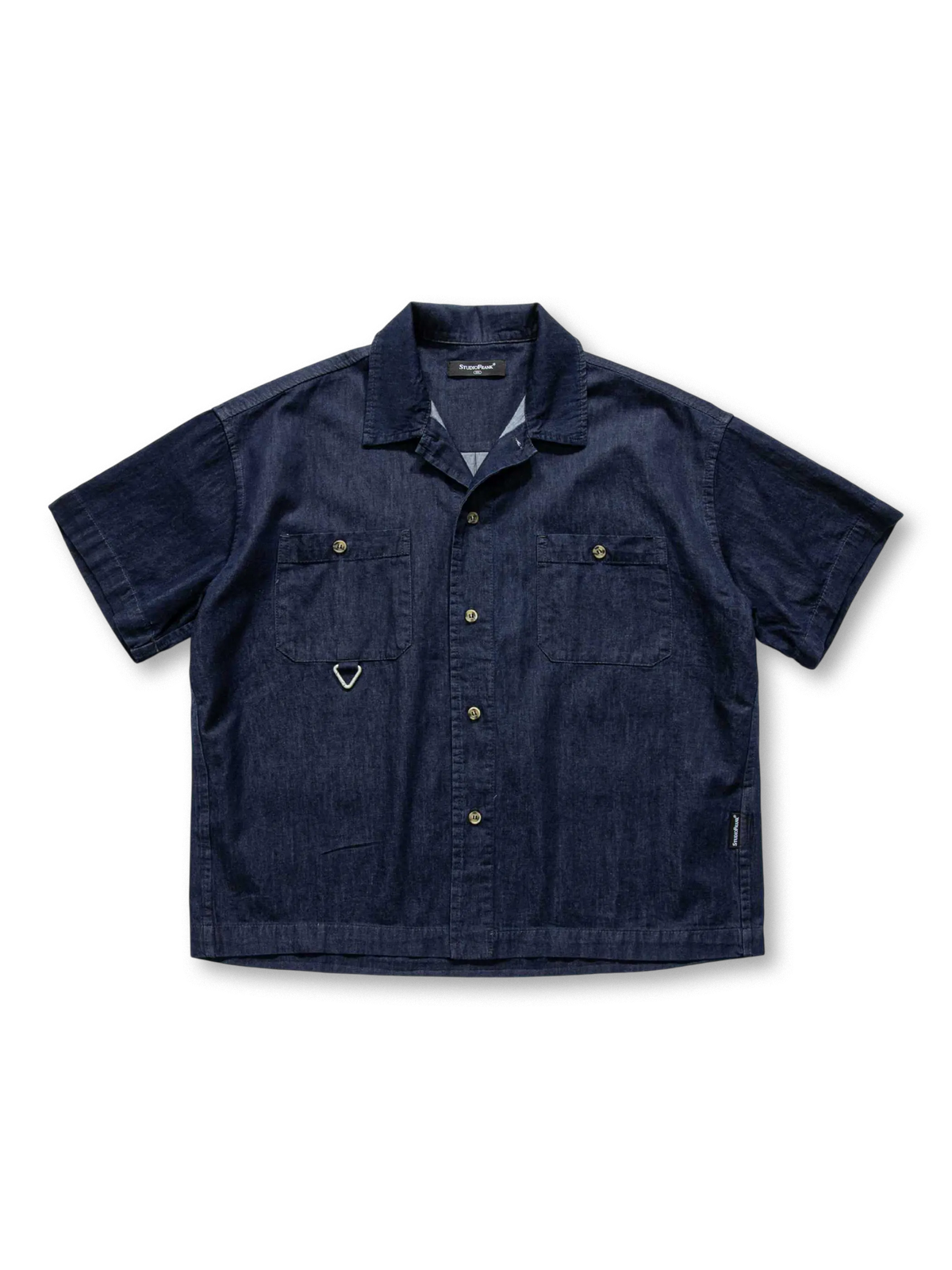 多機能ポケットとDリングが特徴のワークデニムショートスリーブシャツ