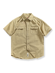 耐久性と機能性を備えたワークウェア風半袖シャツ。