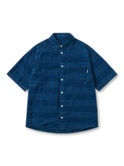 先染めインディゴ技法によるムラ感のあるチェック柄が特徴の半袖シャツ