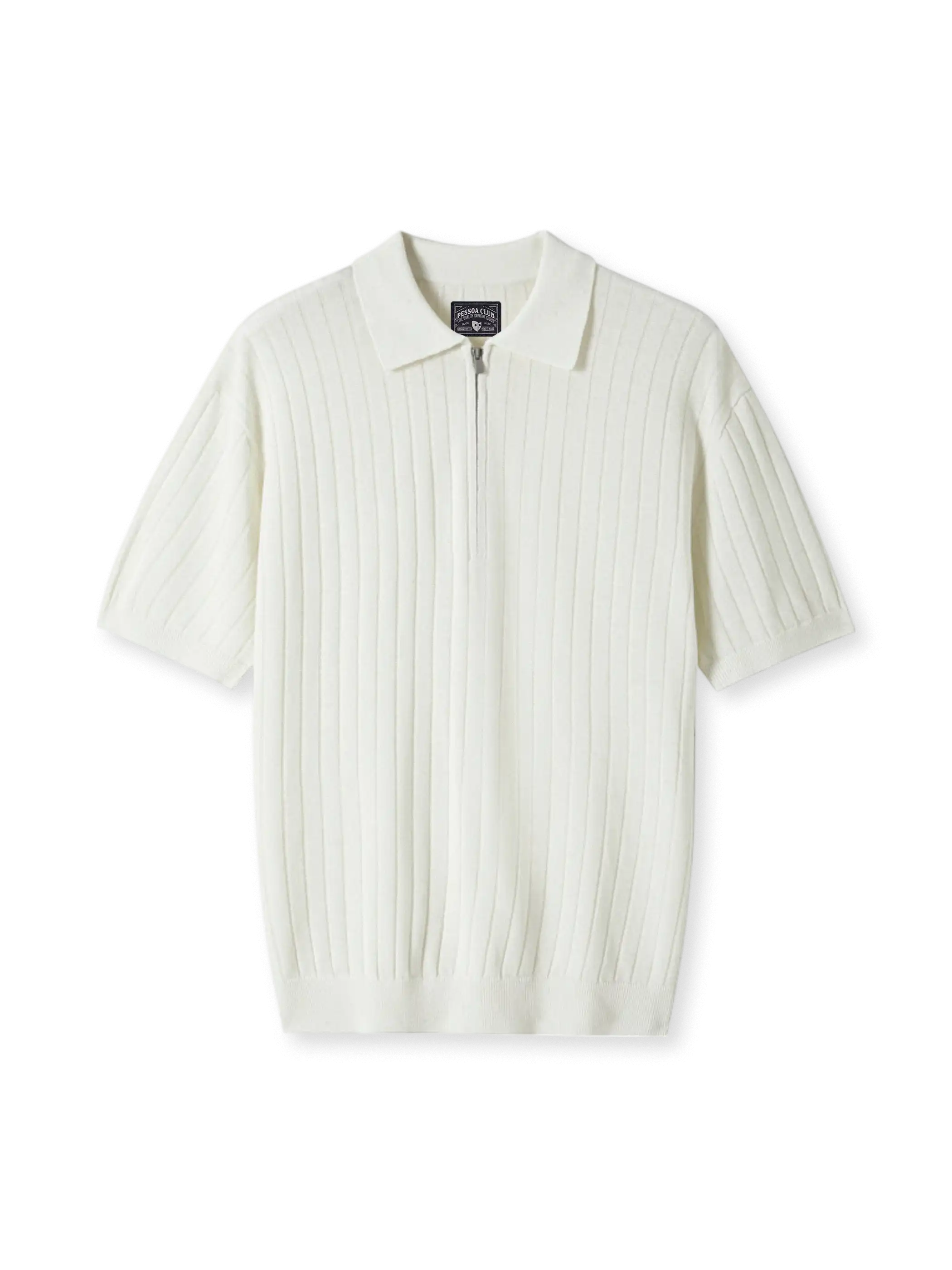 ジップフロントテンセルリネンポロの全身ビュー、畦編み襟と開閉ジップネックを強調。